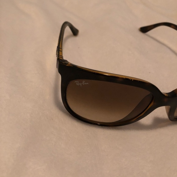 RayBan- Gorgeous Authentic Celeb Style Sunglasses - Picture 3 of 6